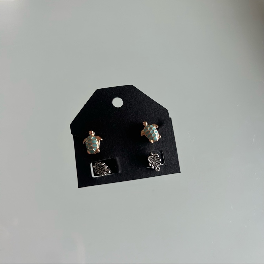 NWT Set of 2 Stud Earrings
